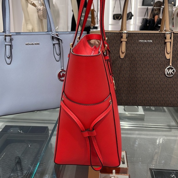 Michael Kors Gilly Large Drawstring Travel Leather Top Zip Tote
Bright Red
NWT - Picture 14 of 16
